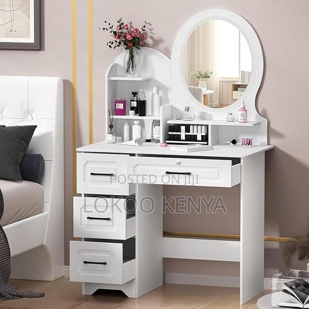 Home Vanity: White With Lights Home Vanity Dresser