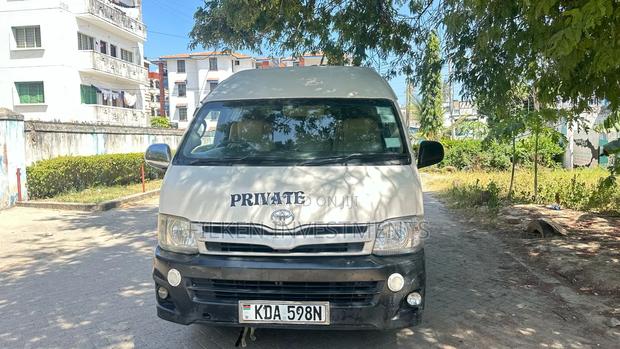 Toyota HiAce 2014 White