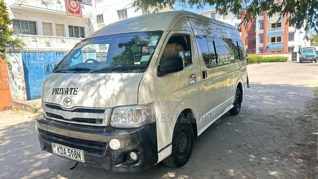 Toyota HiAce 2014 White - thumbnail 3