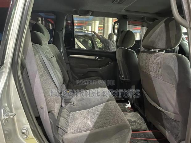 Toyota HiAce 2014 White - thumbnail 4