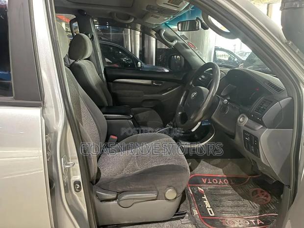 Toyota HiAce 2014 White - thumbnail 7
