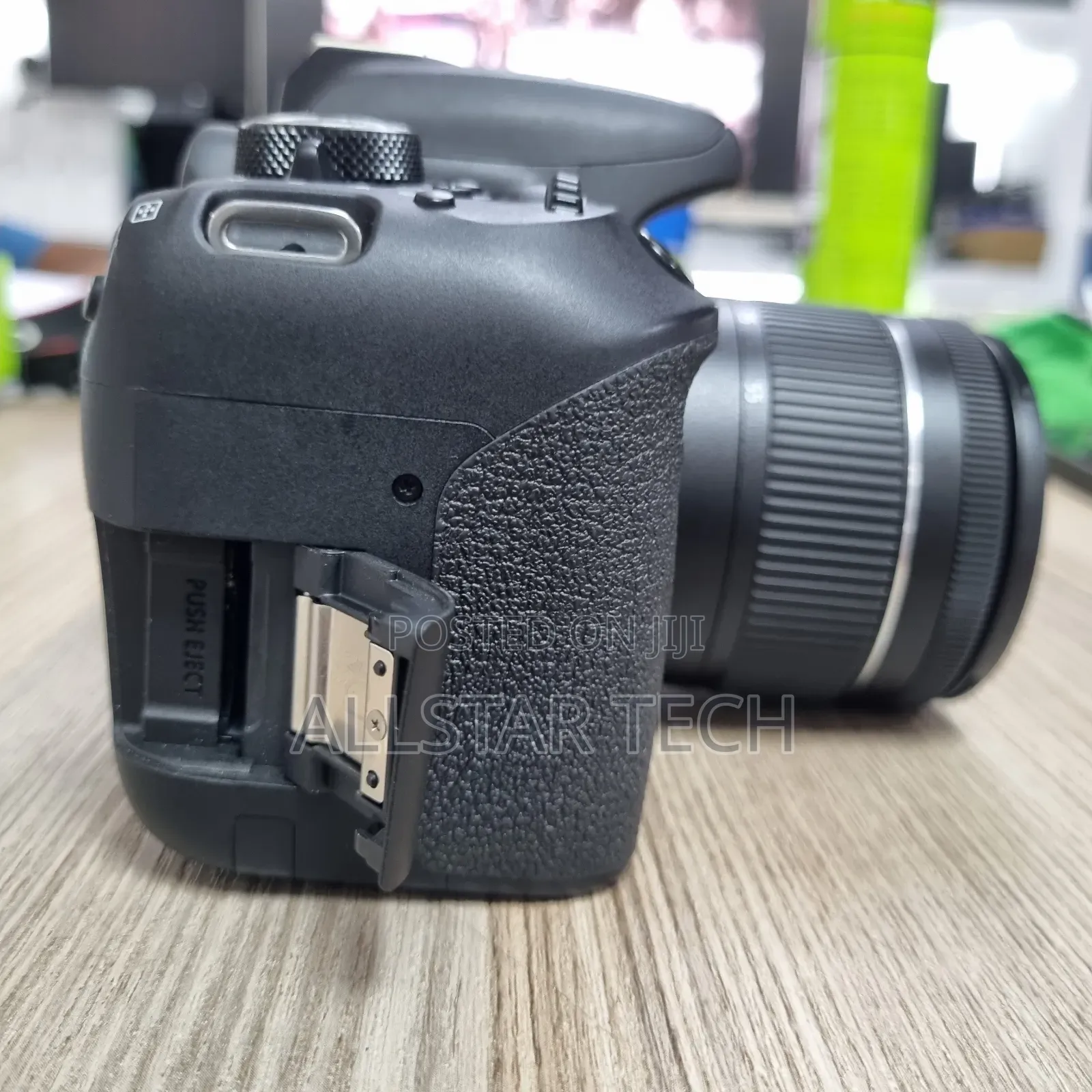 Canon Eos 800d With Ef-S 18-55mm 1:4-5.6 Is STM Lens