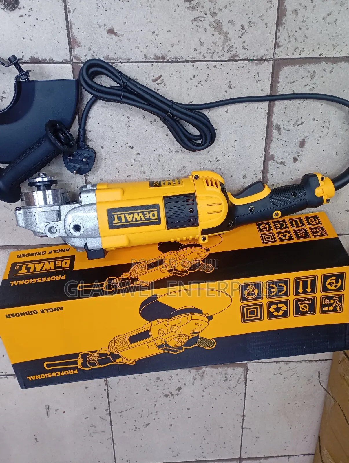Heavy Duty Angle Grinder 9inch /Dewalt