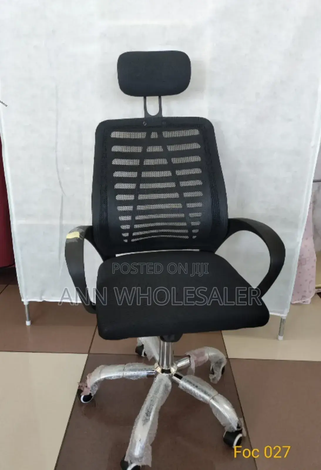 Rotating Mesh Office Chair - With Headrest / RS/12