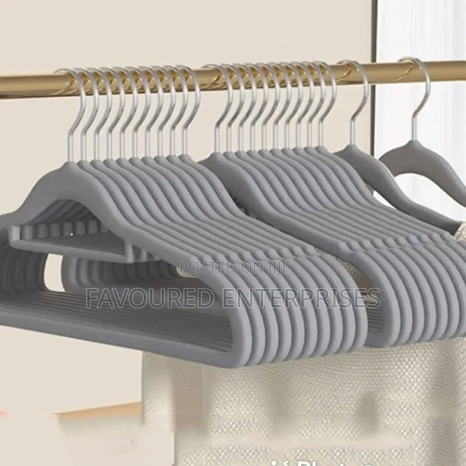 10 Pc Velvet Hangers