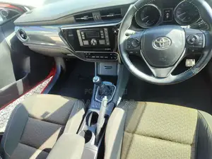 Toyota Auris 2018 Orange