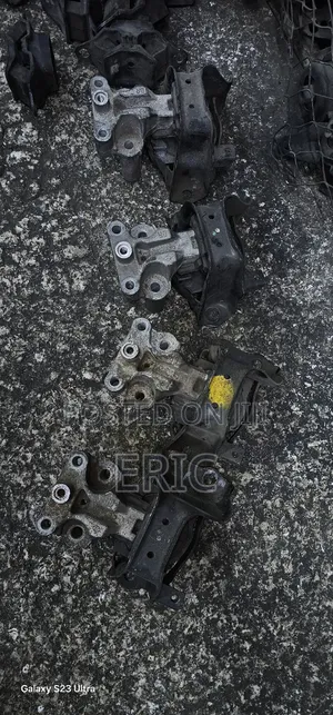 Nissan Note 2014 Ingine Mounting