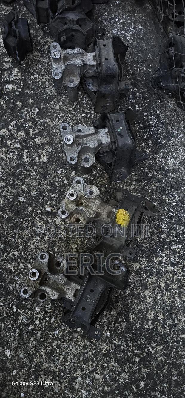 Nissan Note 2014 Ingine Mounting