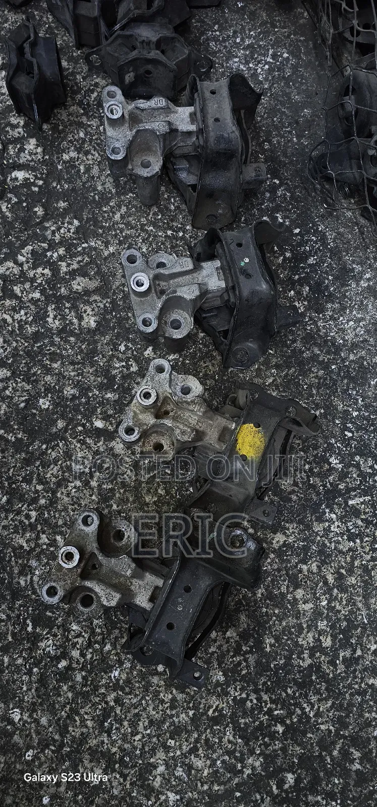 Nissan Note 2014 Ingine Mounting