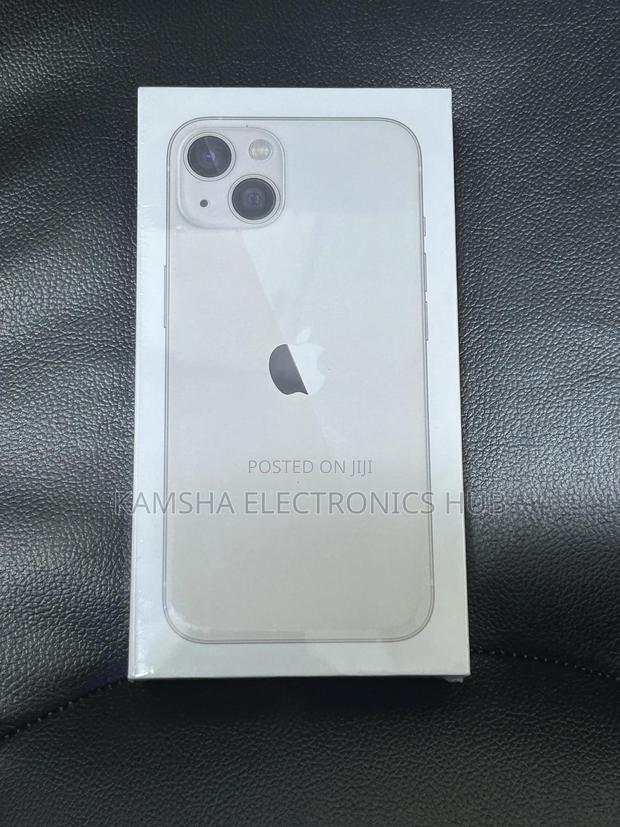 New Apple iPhone 13 128 GB White - main view