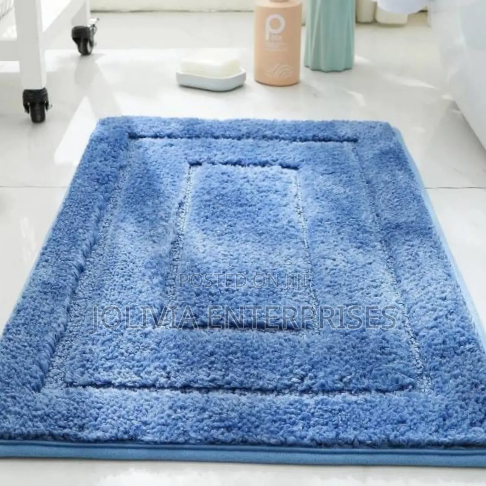 Acrylic Transparent Serviette Holder With Bamboo Cover.