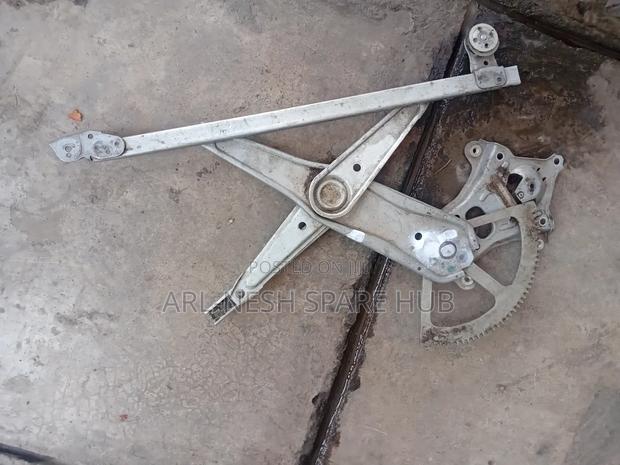 Subaru Legacy Bp5 Front Door Window Mechanisim - thumbnail 3