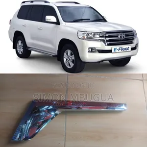 Toyota V8 200 Series Headlight Chrome
