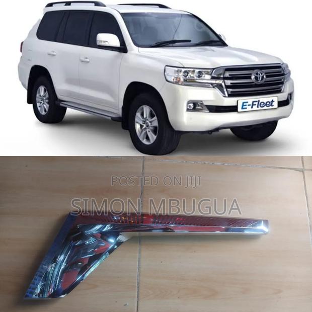Toyota V8 200 Series Headlight Chrome