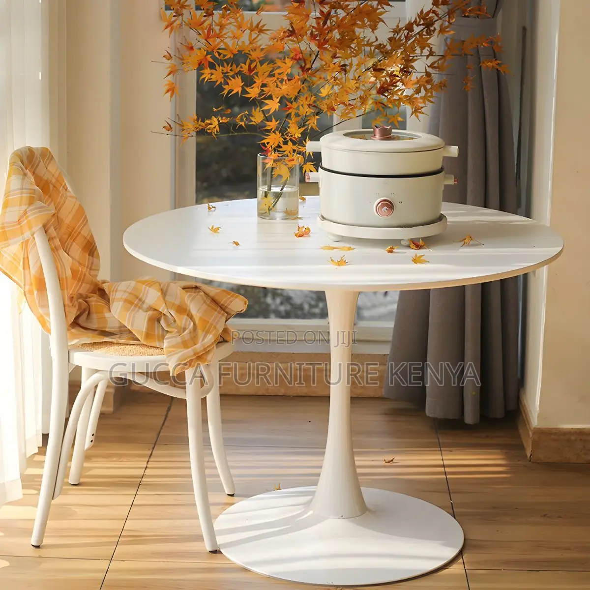Dining Tables:Round Top Shape Cocktail Table for Home Office