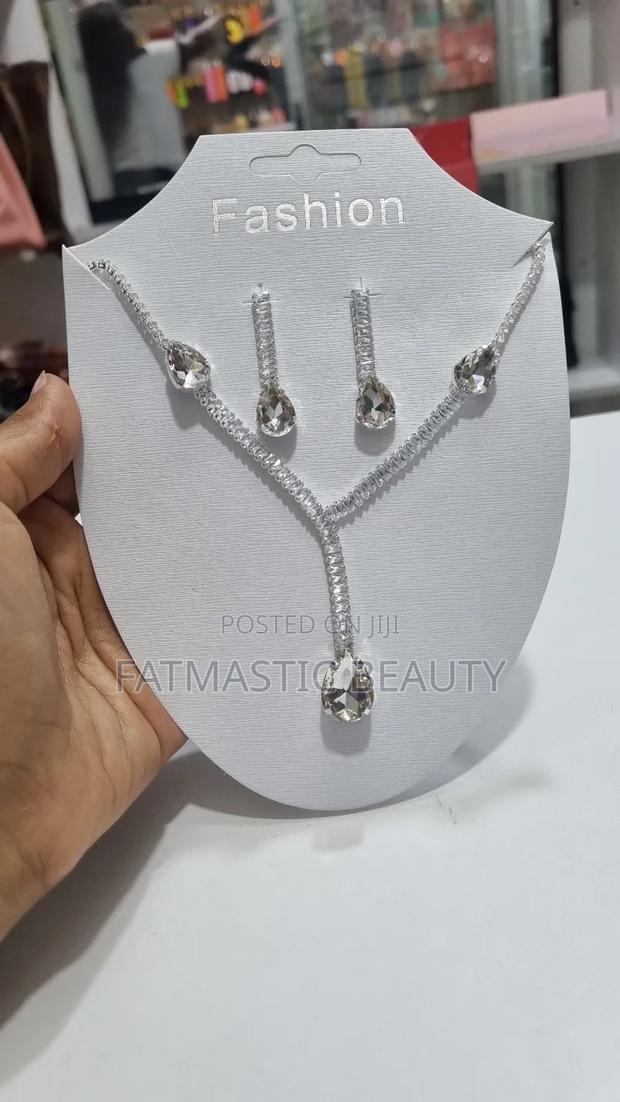 Elegant Piece of Jewellery - main view