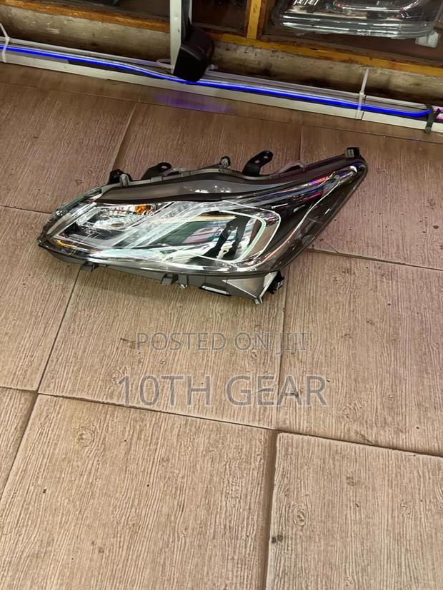 Toyota Crown Headlight 2016 Left Pieces - main view