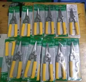 Multi-Purpose Hoof Trimmers Trimming Goats,Sheep,Lamb Hooves