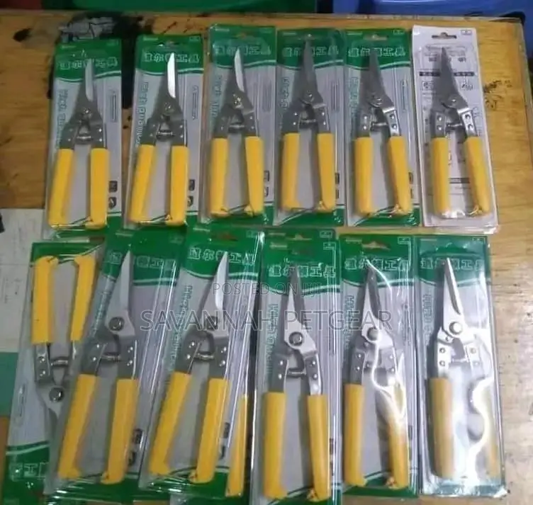 Multi-Purpose Hoof Trimmers Trimming Goats,Sheep,Lamb Hooves