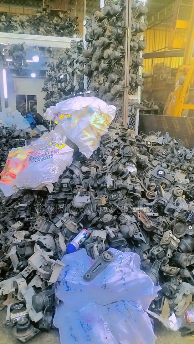 Toyota Engine Mount - thumbnail 2