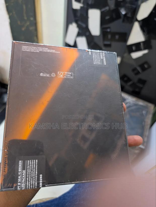 New Samsung Galaxy Z Fold4 256 GB Silver - thumbnail 2