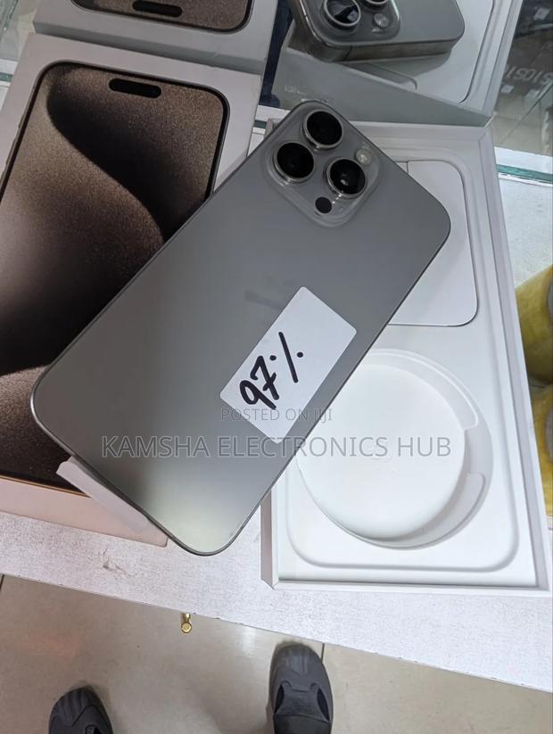 Apple iPhone 15 Pro Max 256 GB Gray - thumbnail 2