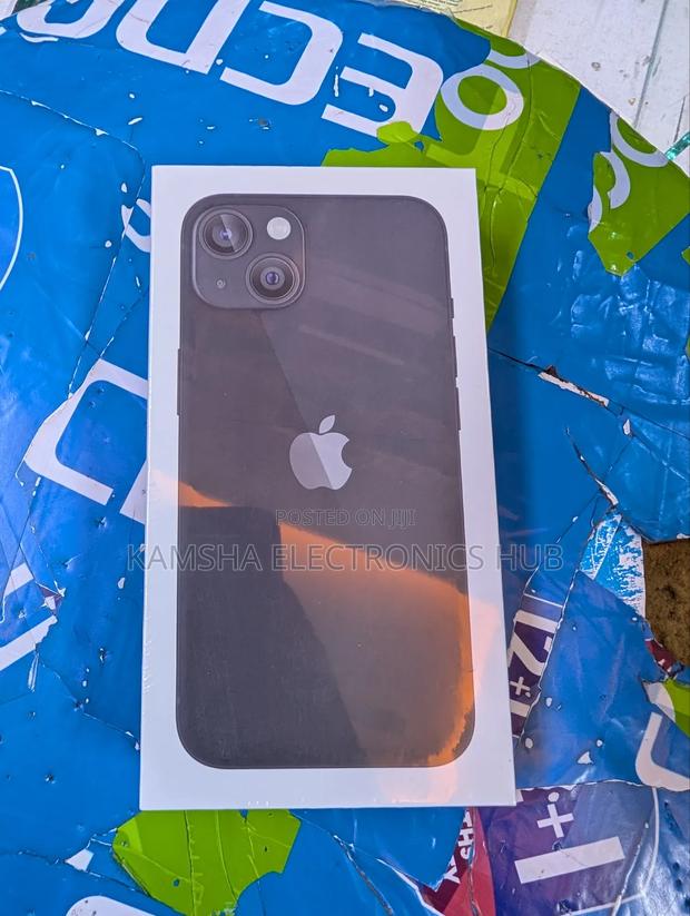 New Apple iPhone 13 128 GB Black - main view