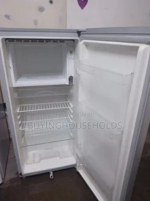 Von Hotpoint 190L Fridge