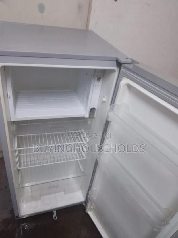 Von Hotpoint 190L Fridge - thumbnail 5
