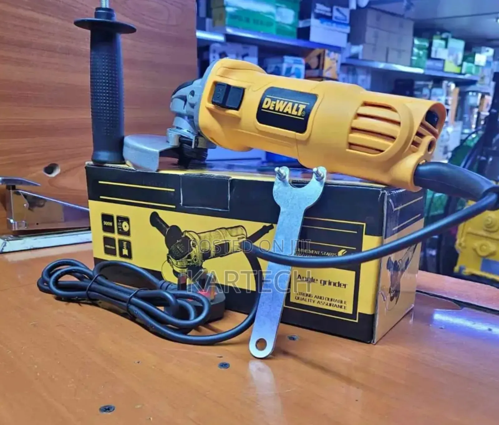 Dewalt 4 Inch 900W Corded Angle Grinder