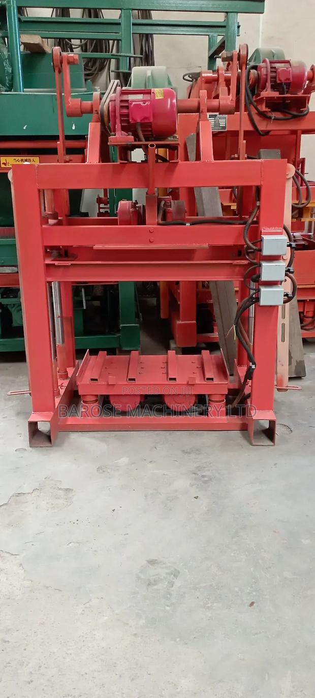 Concrete Cabro Making Machine - thumbnail 4