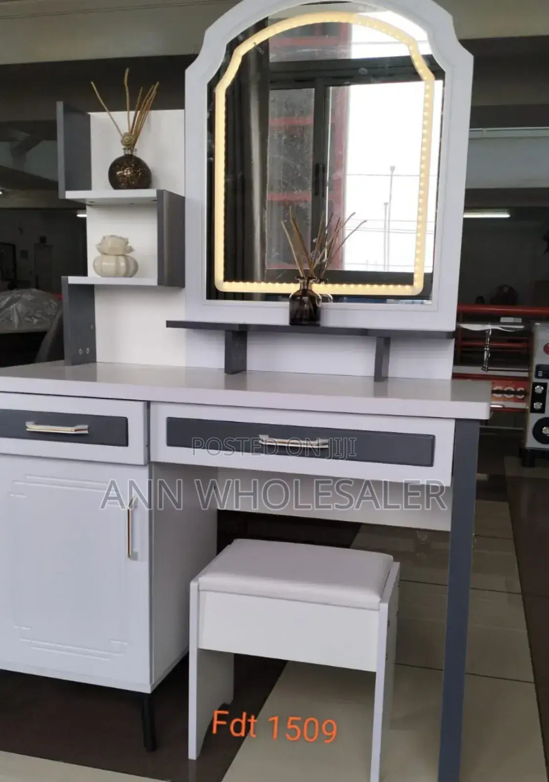 Executive Dressing Table With Sliding Mirror DW