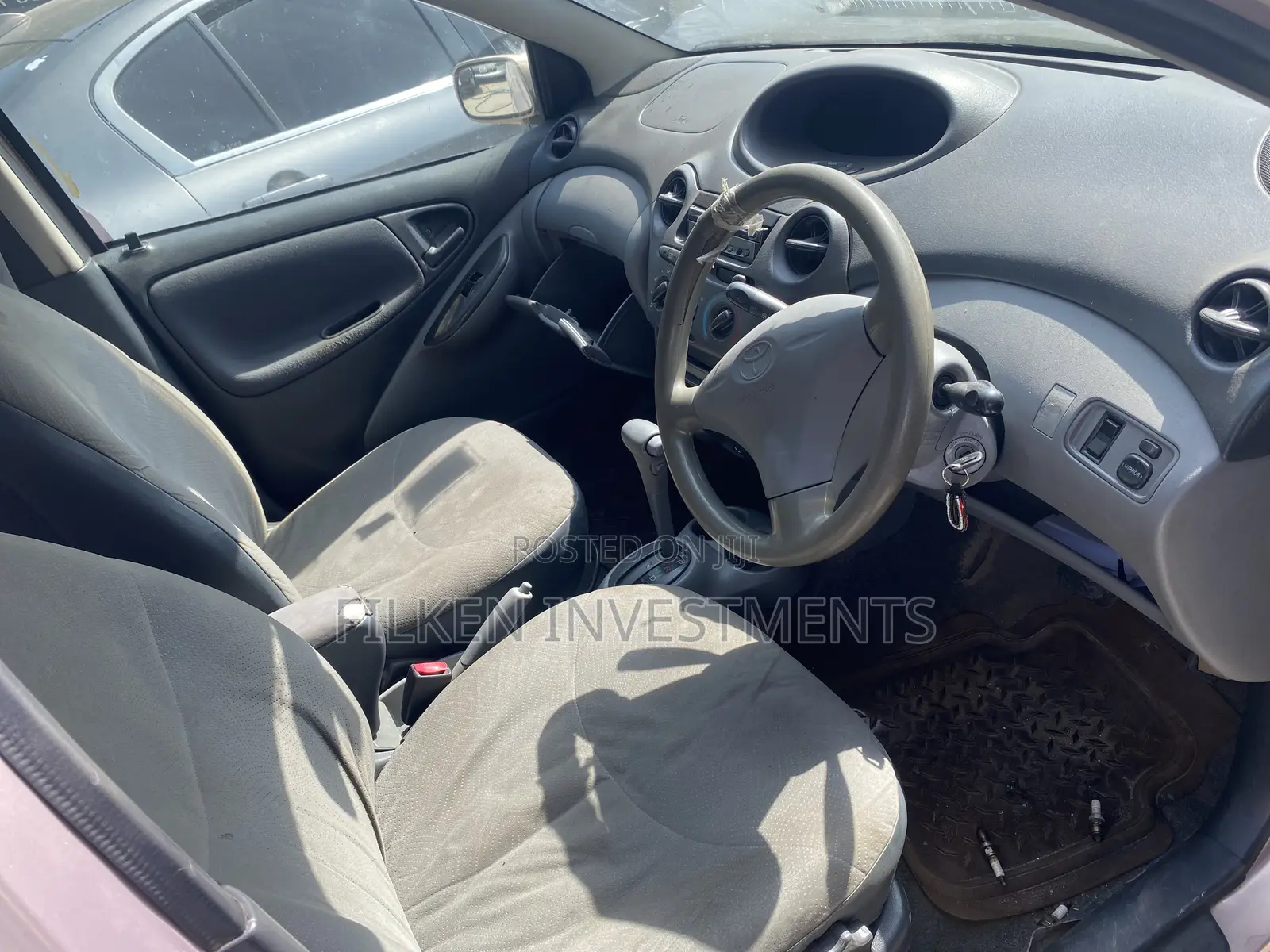 Toyota Vitz 1.3 FWD 5dr 2004 Pink