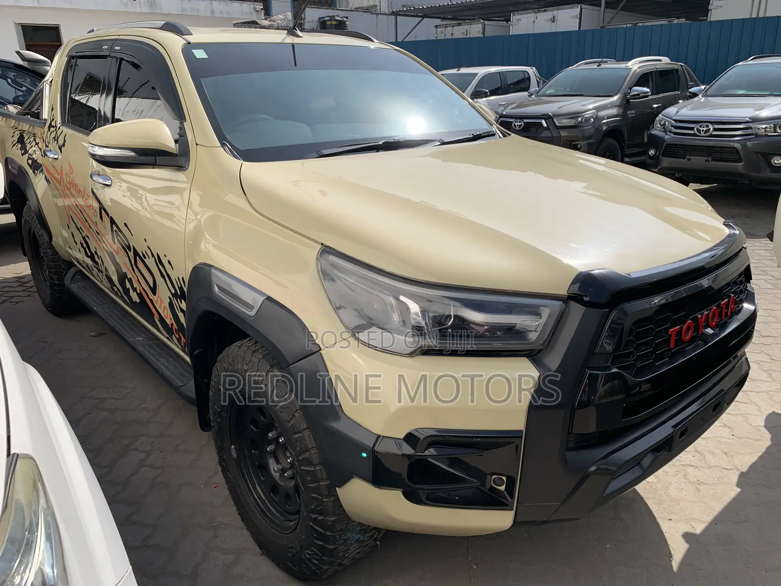 Toyota Hilux 2017 Yellow