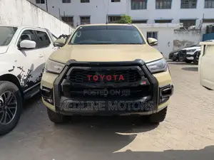 Toyota Hilux 2017 Yellow