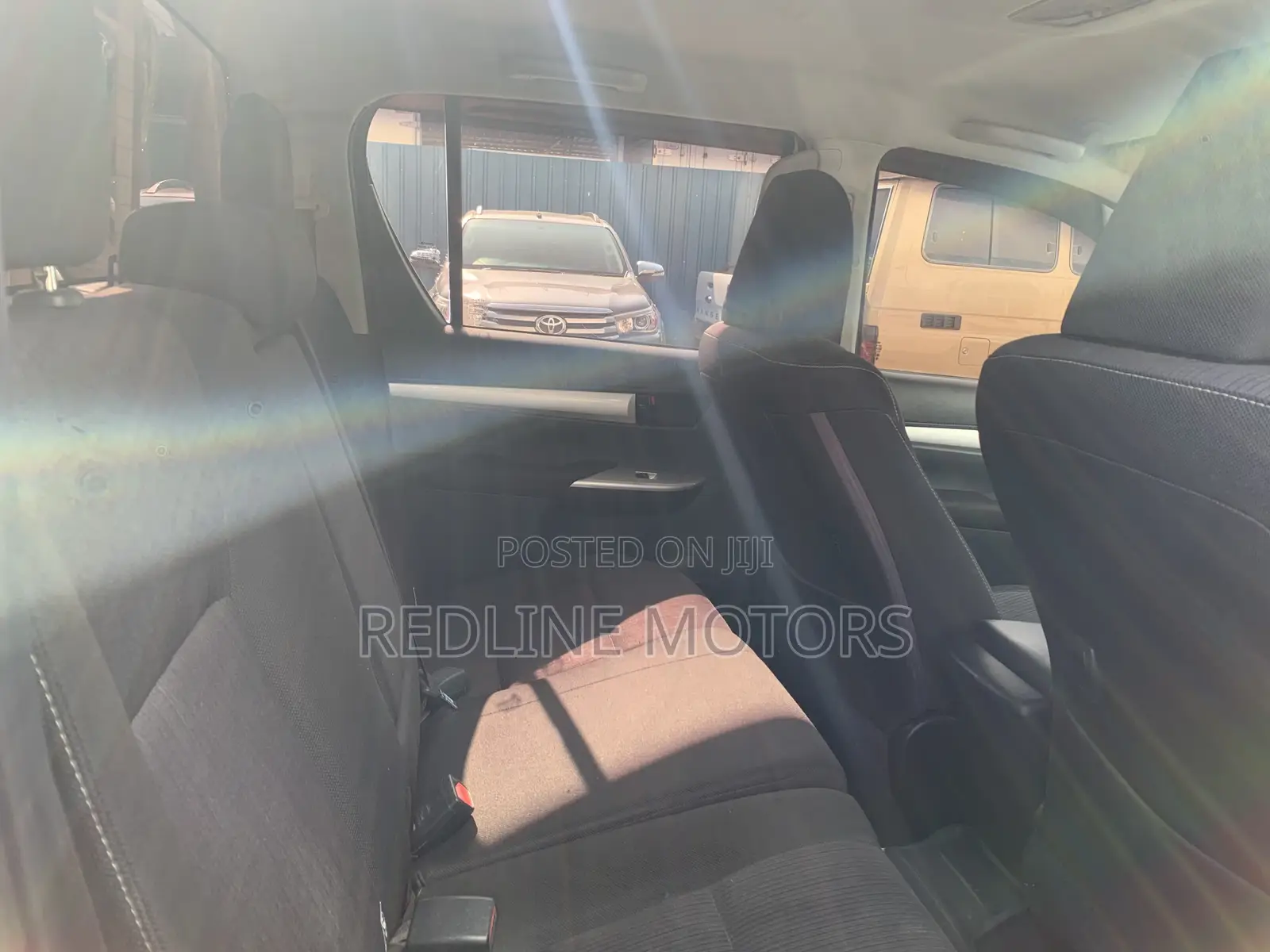 Toyota Hilux 2017 Yellow