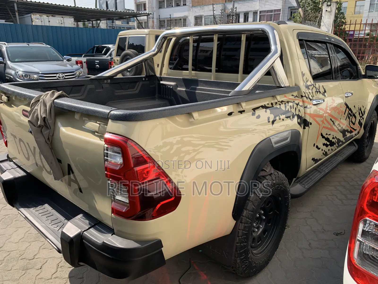 Toyota Hilux 2017 Yellow