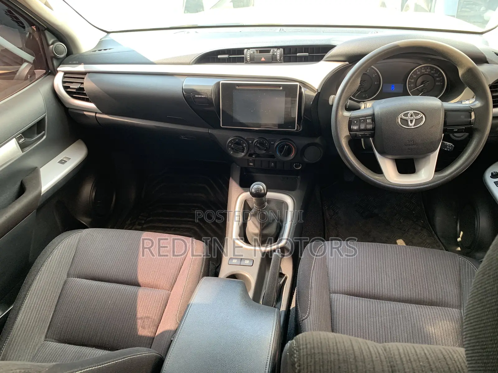 Toyota Hilux 2017 Yellow