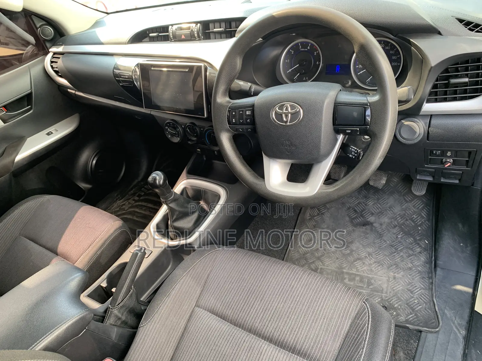 Toyota Hilux 2017 Yellow
