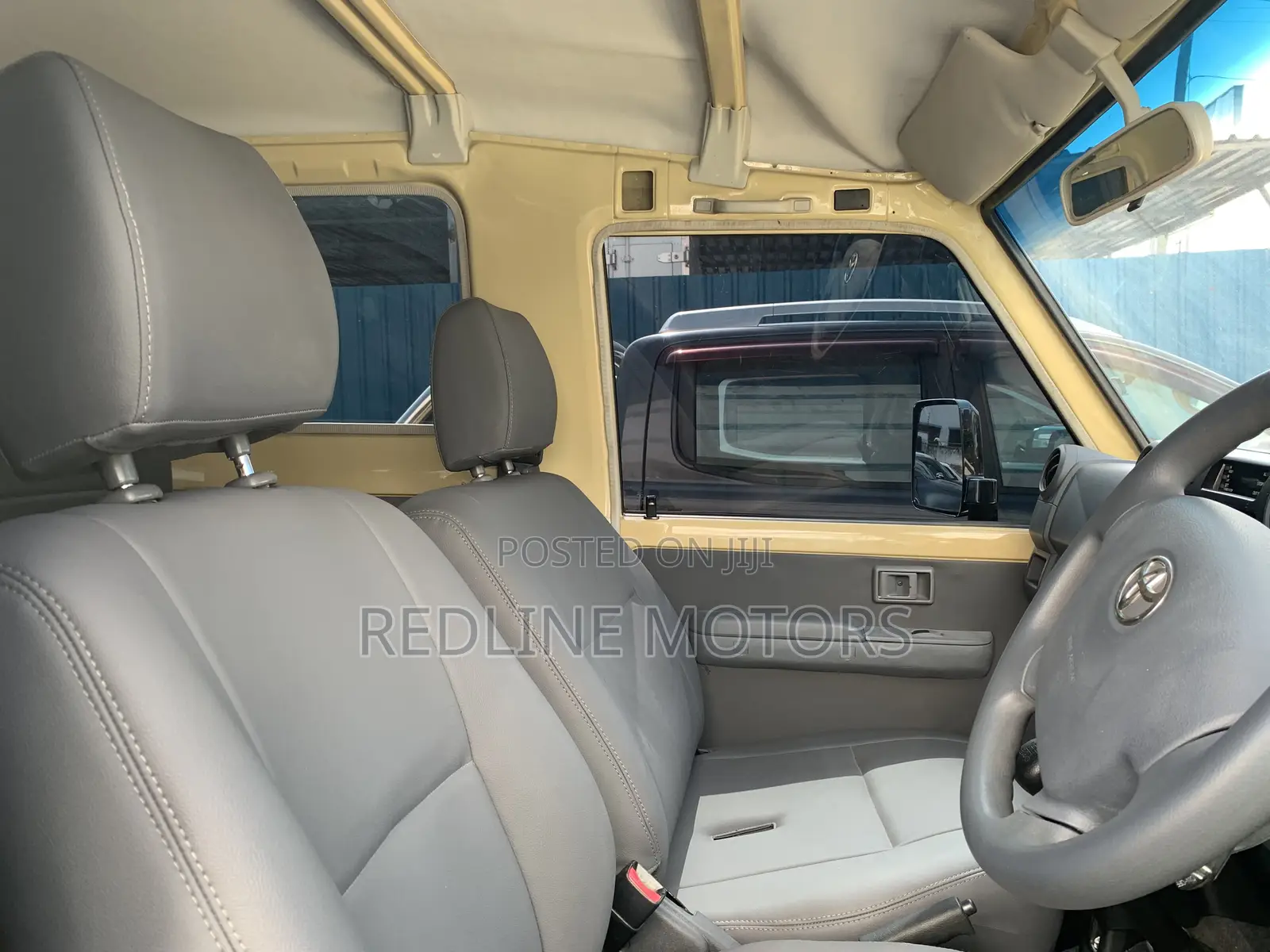 Toyota Land Cruiser 4.6 V8 GX 2016 Yellow