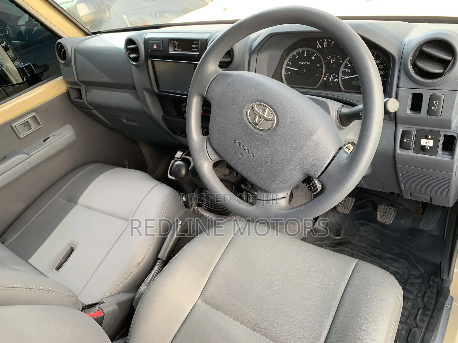 Toyota Land Cruiser 4.6 V8 GX 2016 Yellow