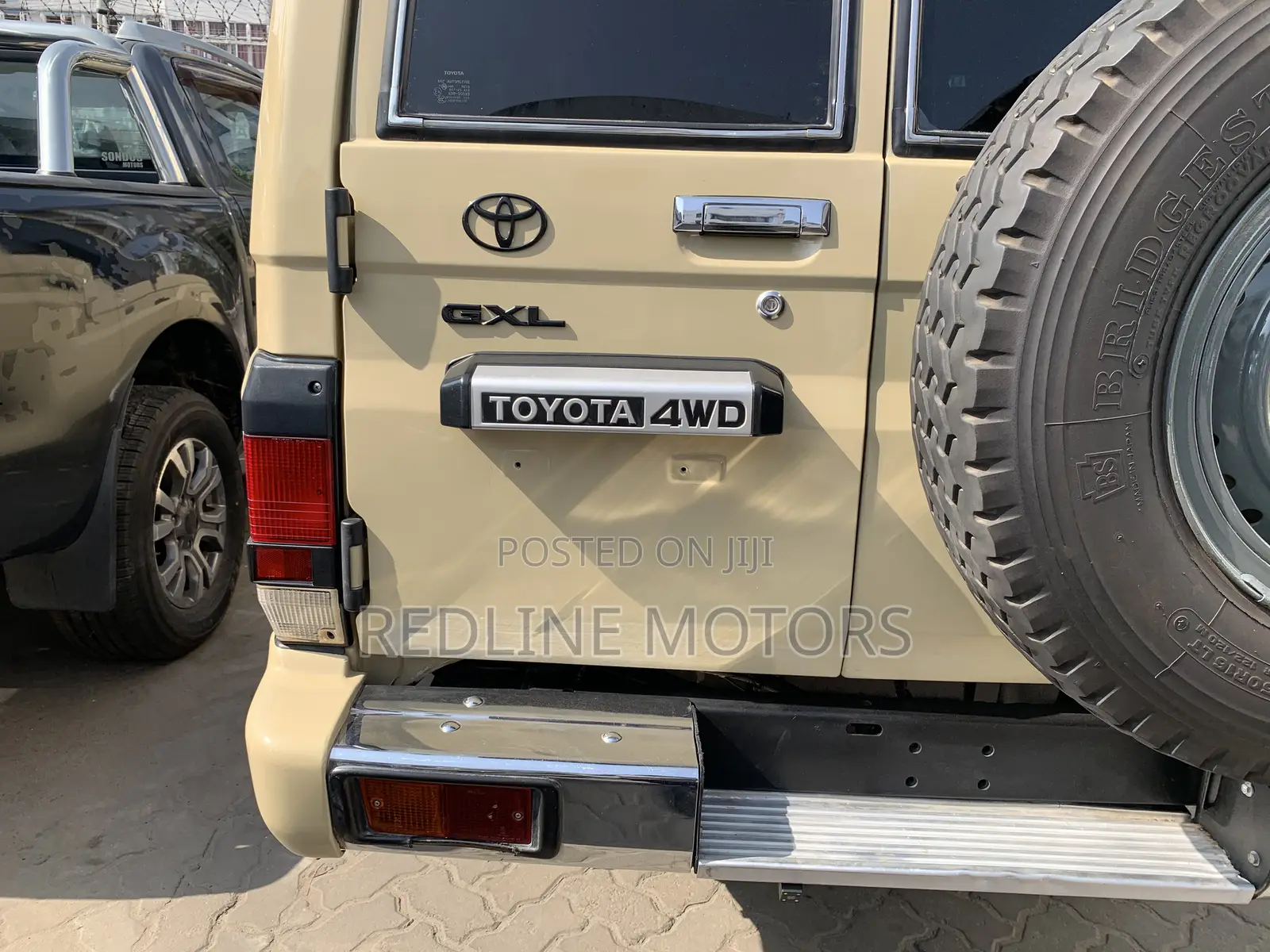 Toyota Land Cruiser 4.6 V8 GX 2016 Yellow