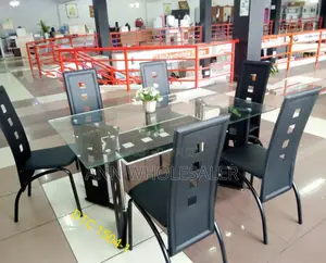 6 Sitter Glass Dinning Table With Leather Seat D6