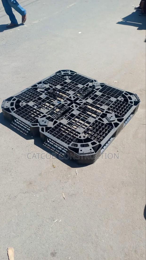 Plastic Pallets Plastic Pallets Black Pallets - main view