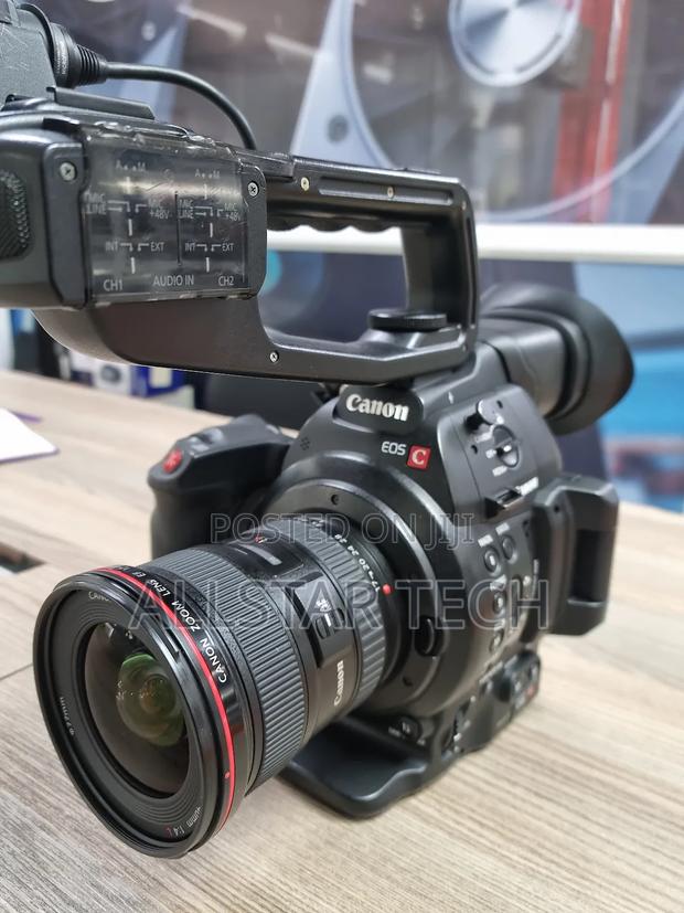 Canon EOS C100 Mark II With EF 17-40 F/4l Lens - main view
