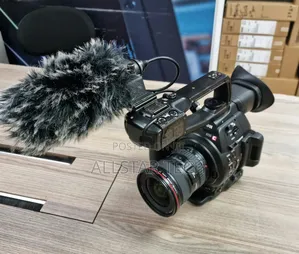 Canon EOS C100 Mark II With EF 17-40 F/4l Lens