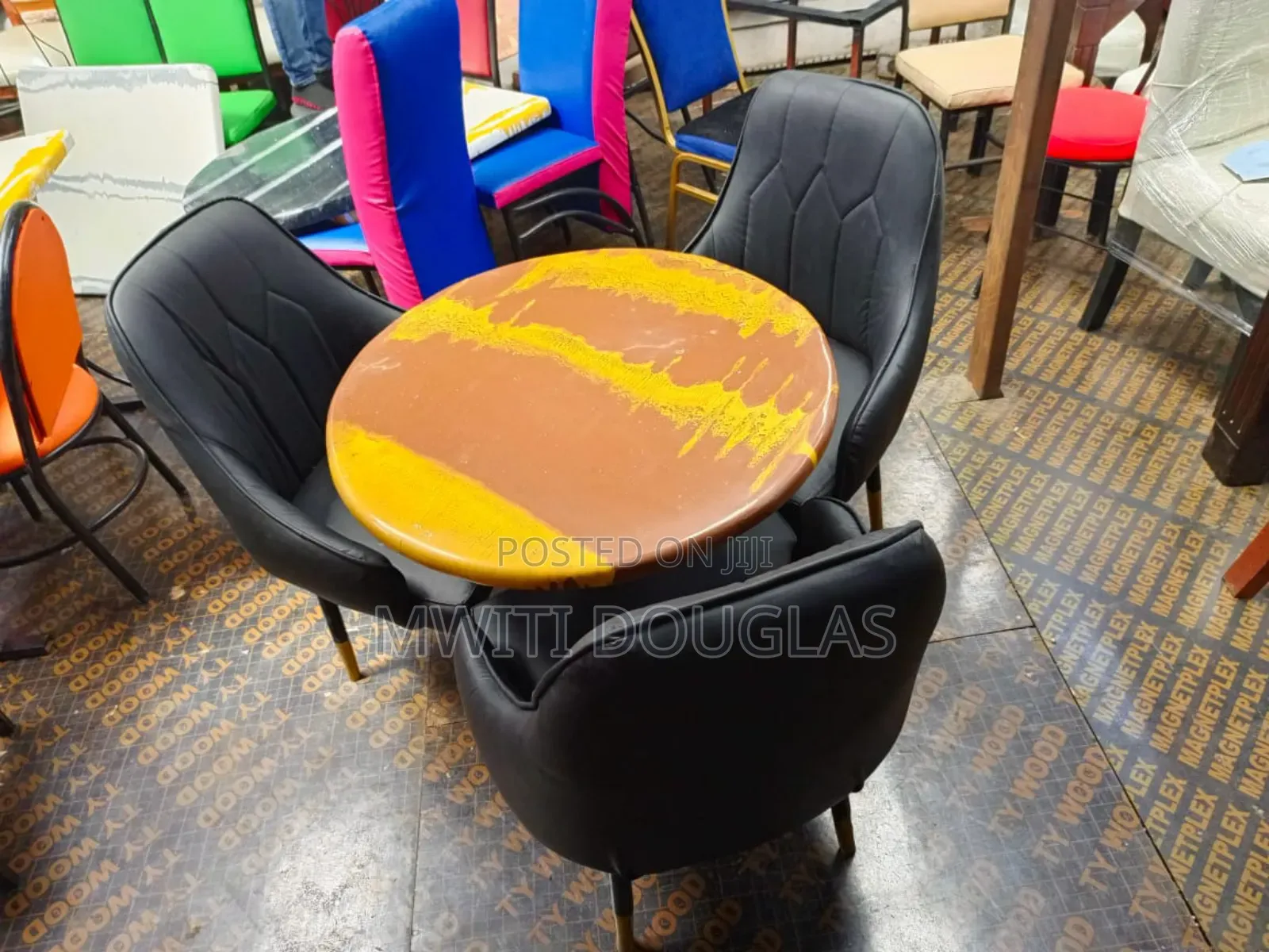 Unique Circular Dinning Table With Three Comfortable Chairs