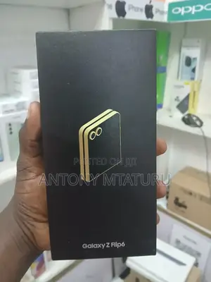 New Samsung Galaxy Z Flip6 256 GB Gold
