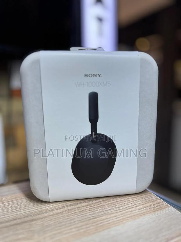 Black Sony XM5 Headphones