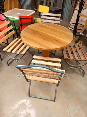 Selective Modern Three Seater Dining Set With a Round Table